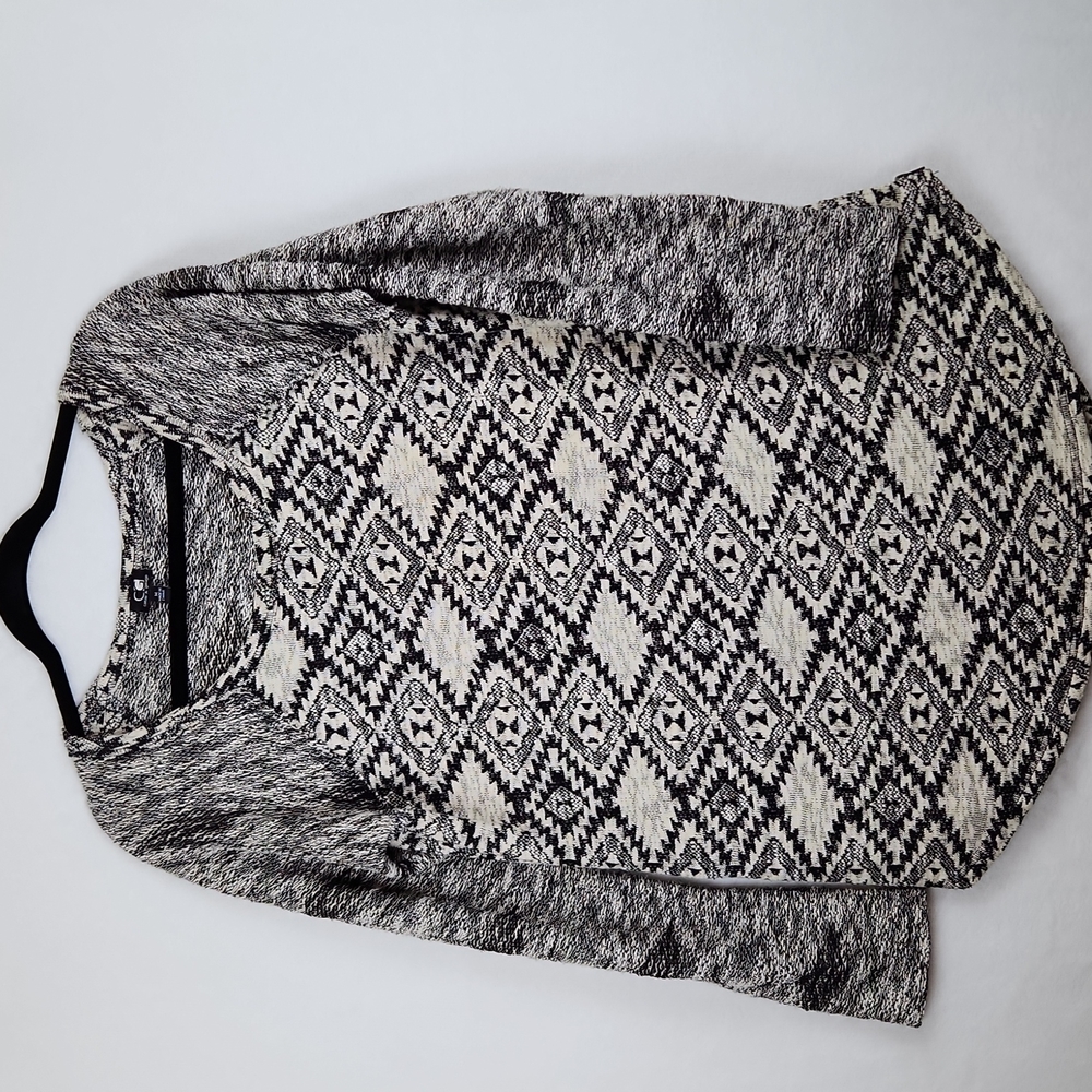 Cable & Gauge Women's Aztec Sweater Black White Size Medium